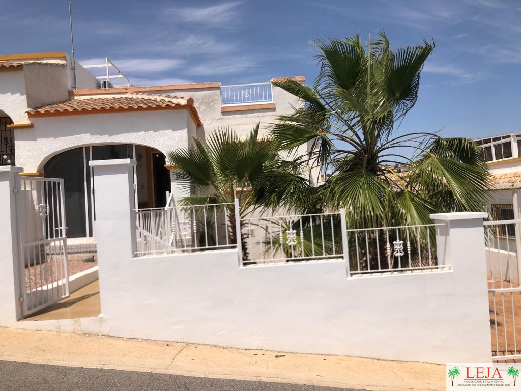 LJ00116 – A beautiful, modern 3 bedroom 1 bathroom property with shared pool