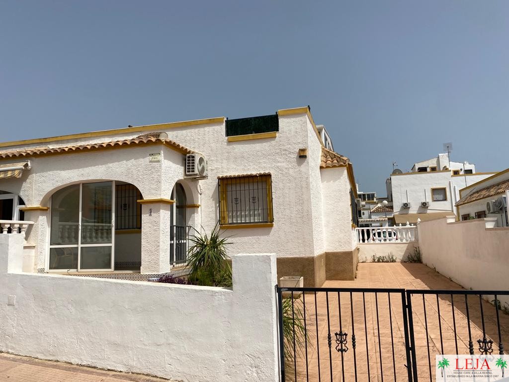 LJ00135 – A 2 Bedroom Quad property in excellent location opposite Consum square commercial area & 2 minute walk to the “Grey area” – Sleeps 4