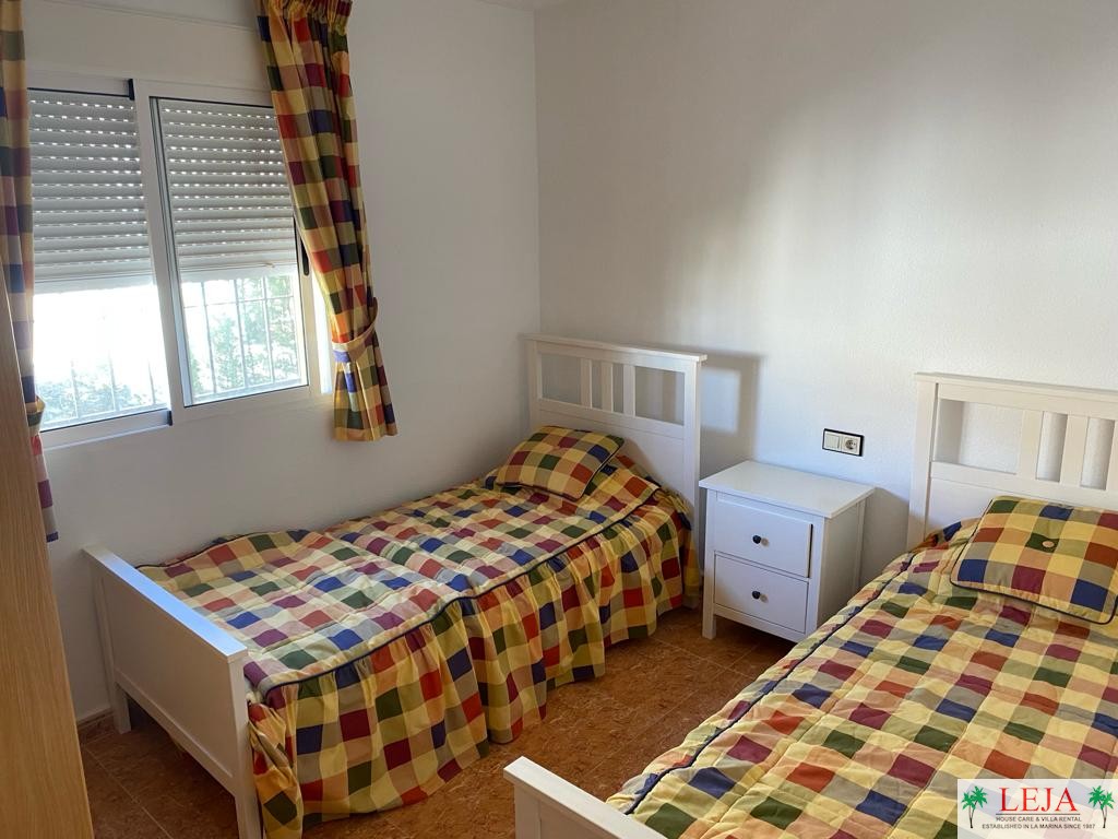 LJ00101 – A Beautifully presented 3 bedroom,1 bathroom Quad property offering a modern furnishings, large solarium with glazed in summer house