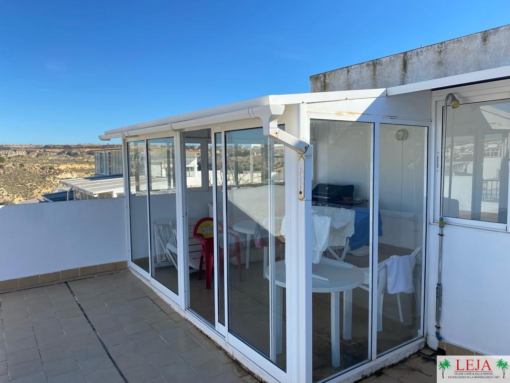 LJ00101 – A Beautifully presented 3 bedroom,1 bathroom Quad property offering a modern furnishings, large solarium with glazed in summer house