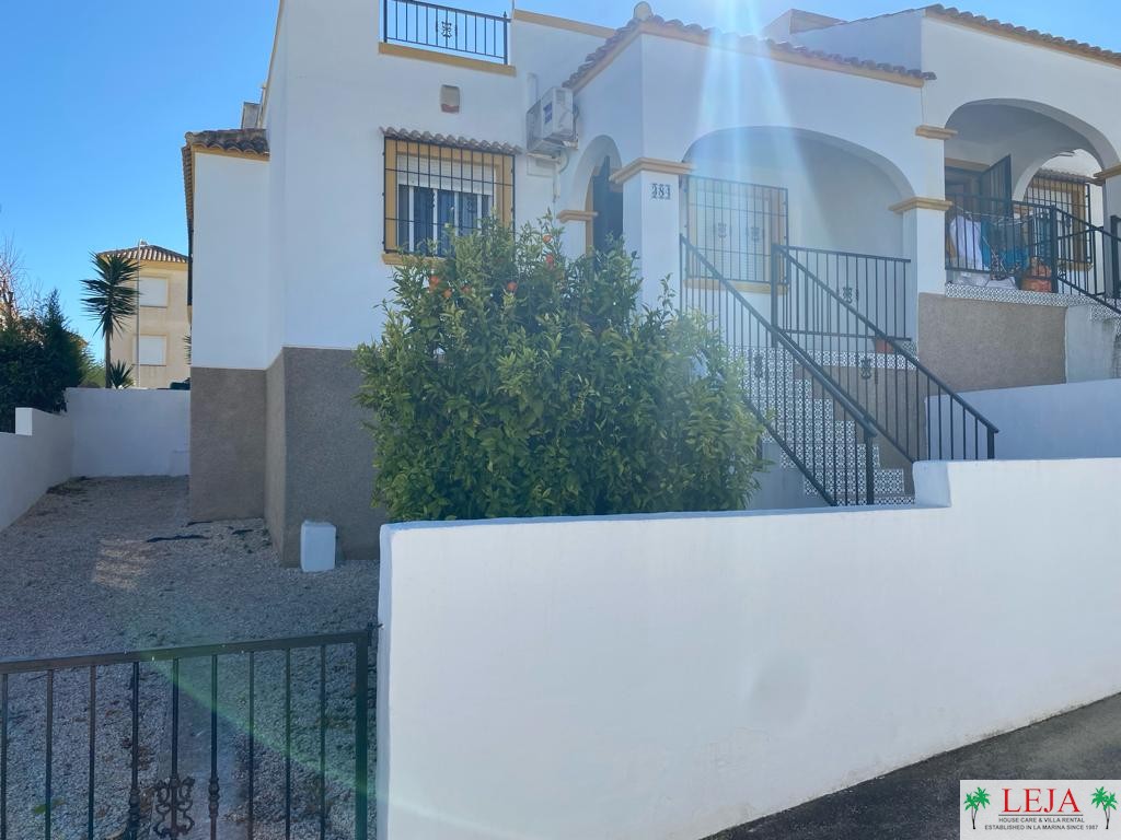 LJ00101 – A Beautifully presented 3 bedroom,1 bathroom Quad property offering a modern furnishings, large solarium with glazed in summer house