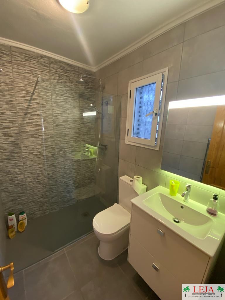 LJ00101 – A Beautifully presented 3 bedroom,1 bathroom Quad property offering a modern furnishings, large solarium with glazed in summer house