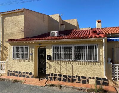 LJ00133 – A charming 2 Bedroom 1 bathroom refurbished “Rosita” in an excellent location, located in Parque Manzanares  (Sleeps 2 – 4).