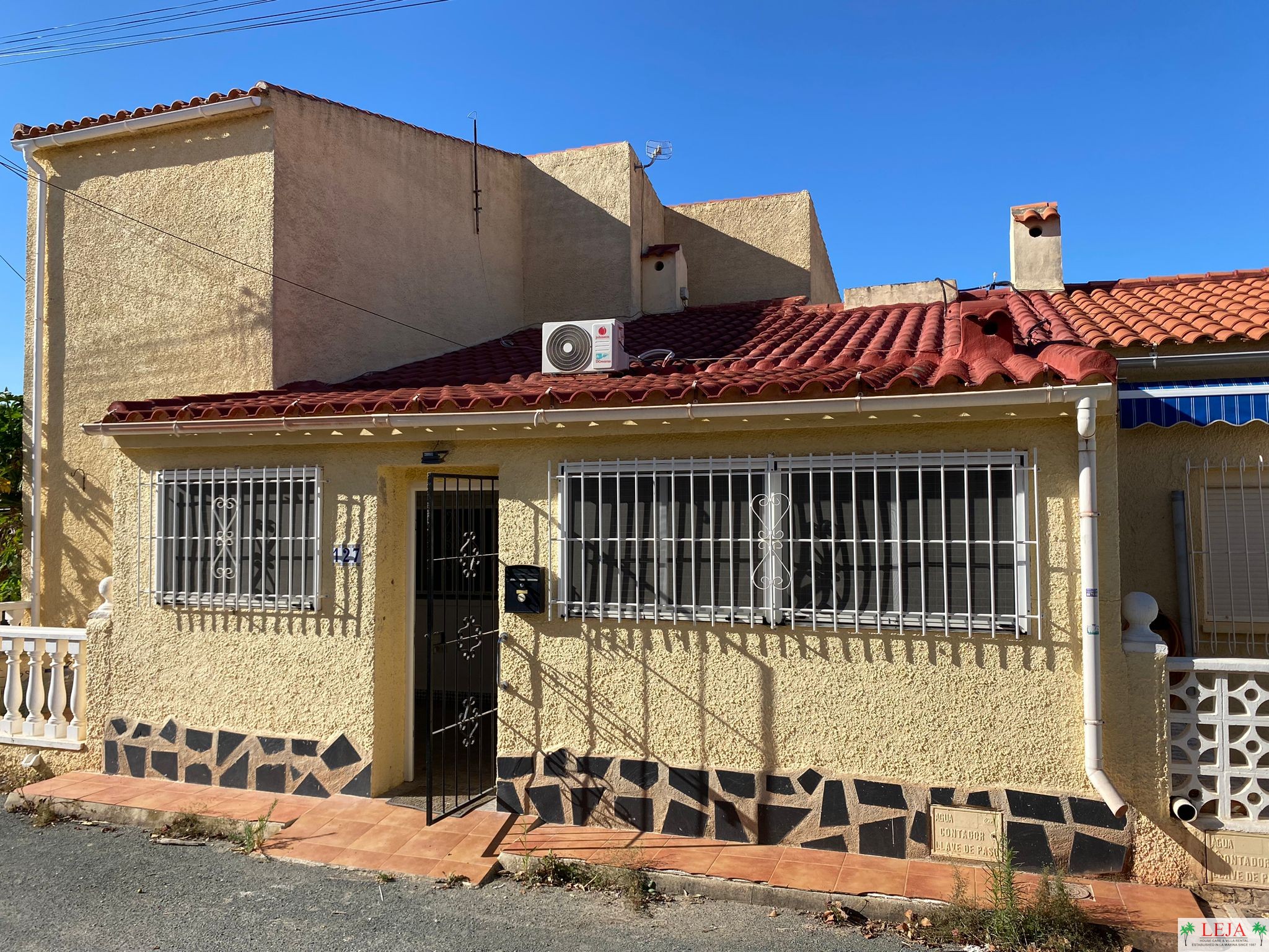 LJ00133 – A charming 2 Bedroom 1 bathroom refurbished “Rosita” in an excellent location, located in Parque Manzanares  (Sleeps 2 – 4).