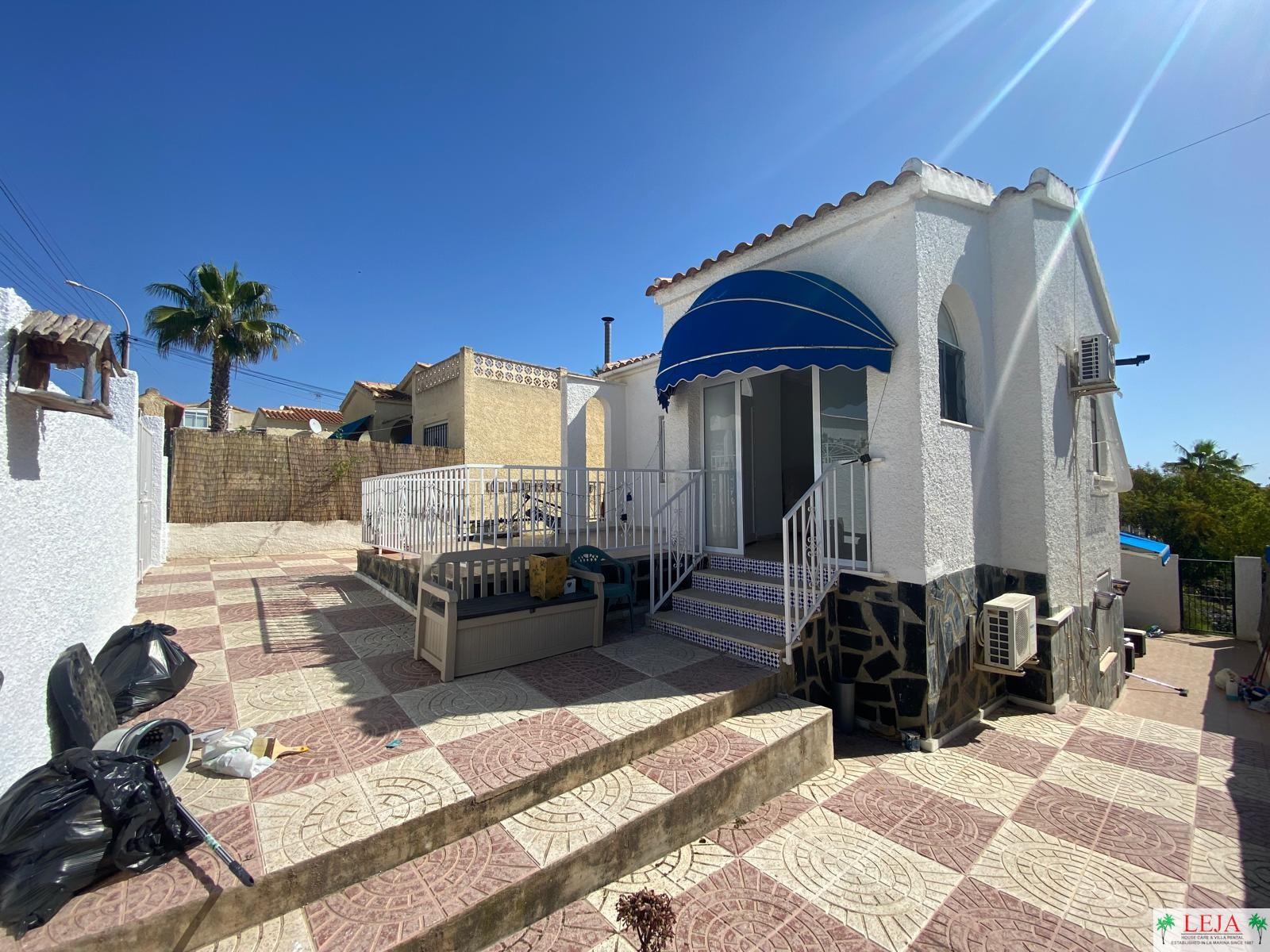 LJ00103 – Lovely Refurbished “Lola” 4 bedroom, 2 bathroom on 2 levels