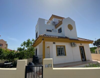 LJ00164 – A beautiful 3 bedroom property situated in La Marina Village with a communal pool