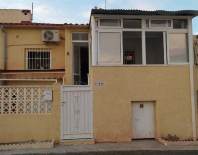 LJ00138 – A lovely reformed “Rosita” bungalow with 2 bedrooms, 1 bathroom end-terrace property located in Parque Manzanares