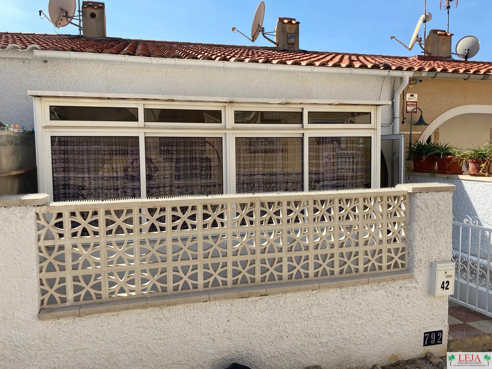 LJ00120 – A cosy reformed 1 bedroom, 1 bathroom “Josefina” property close to amenities located on Parque Danubio
