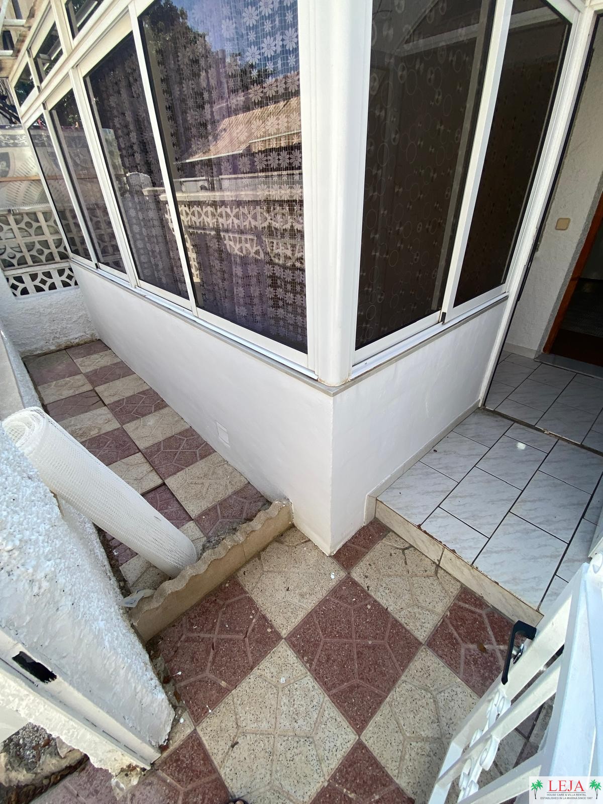 LJ00120 – A cosy reformed 1 bedroom, 1 bathroom “Josefina” property close to amenities located on Parque Danubio