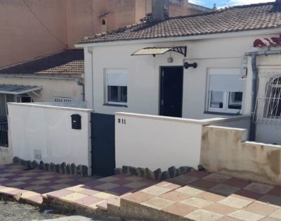 LJ00128 – A lovely modernised unfurnished, 2 bedroom , 1 bathroom ‘’Rosita’’ located in Parque Volga,