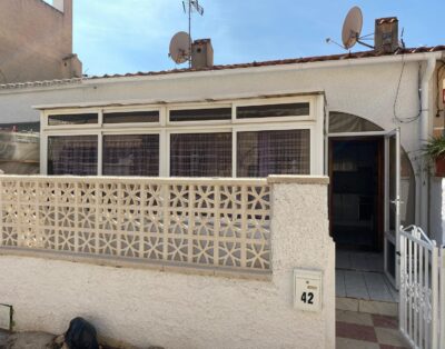 LJ00120 – A cosy reformed 1 bedroom, 1 bathroom “Josefina” property close to amenities located on Parque Danubio