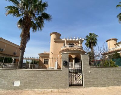 LJ00105 – Beautifully presented 4 bedroom, 2 bathroom detached villa with private pool