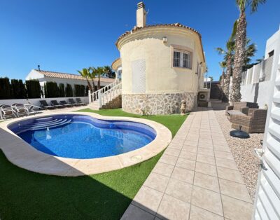 LJ00120 – A beautiful and modern detached villa with private swimming pool in a quiet residential area – sleeps 10