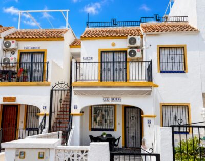 LJ00106 – A beautifully refurbished 2 bedroom property, shared pool – Sleeps 4